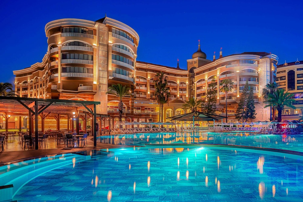 Arycanda Kirman Premium - Ultra All Inclusive — Swimming pool in Okurcalar