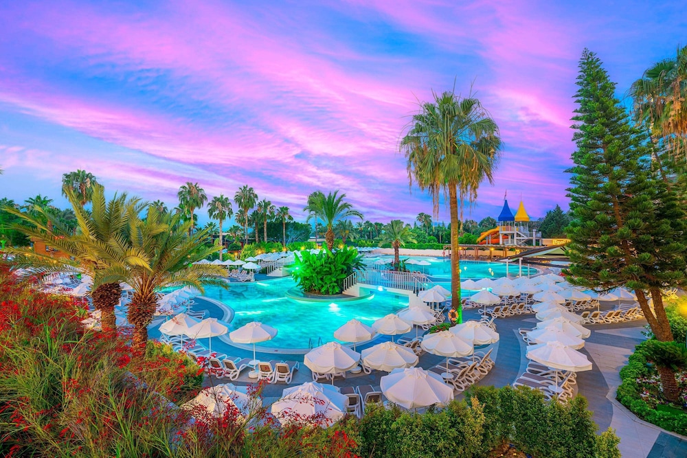 Arycanda Kirman Premium - Ultra All Inclusive — Swimming pool in Okurcalar