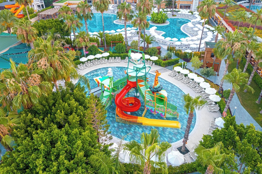 Leodikya Kirman Premium - Ultra All Inclusive — Swimming pool in Okurcalar