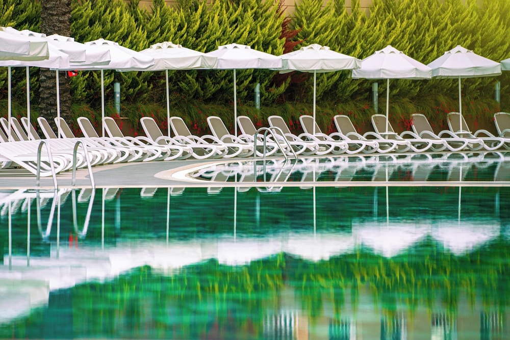 Leodikya Kirman Premium - Ultra All Inclusive — Swimming pool in Okurcalar