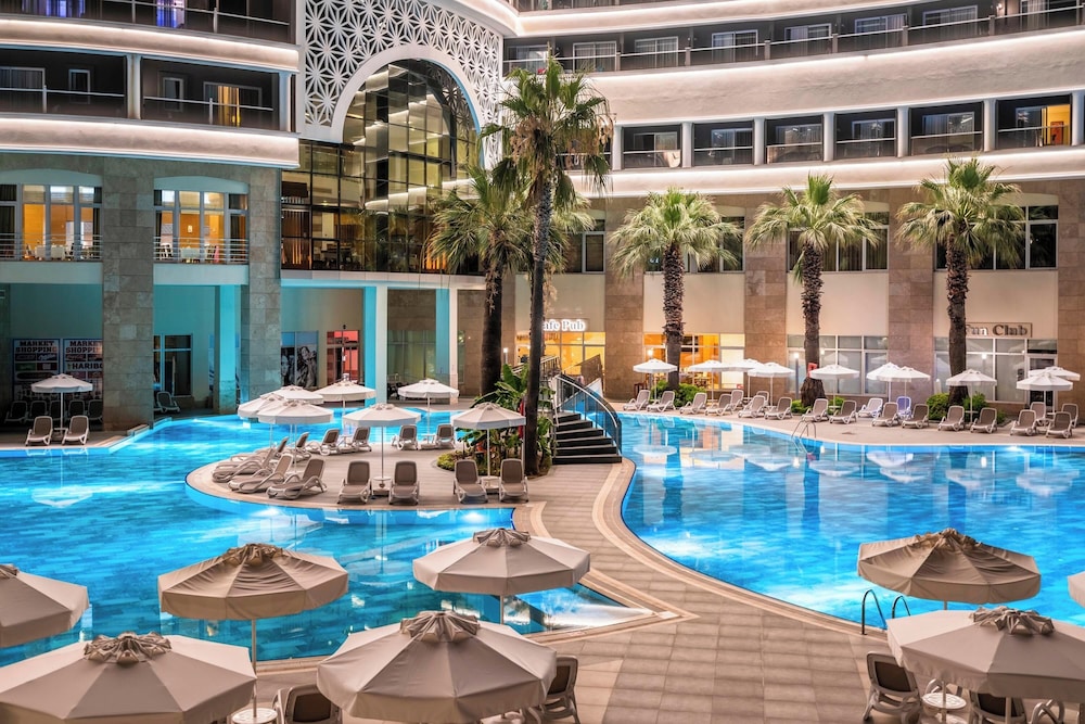 Leodikya Kirman Premium - Ultra All Inclusive — Swimming pool in Okurcalar