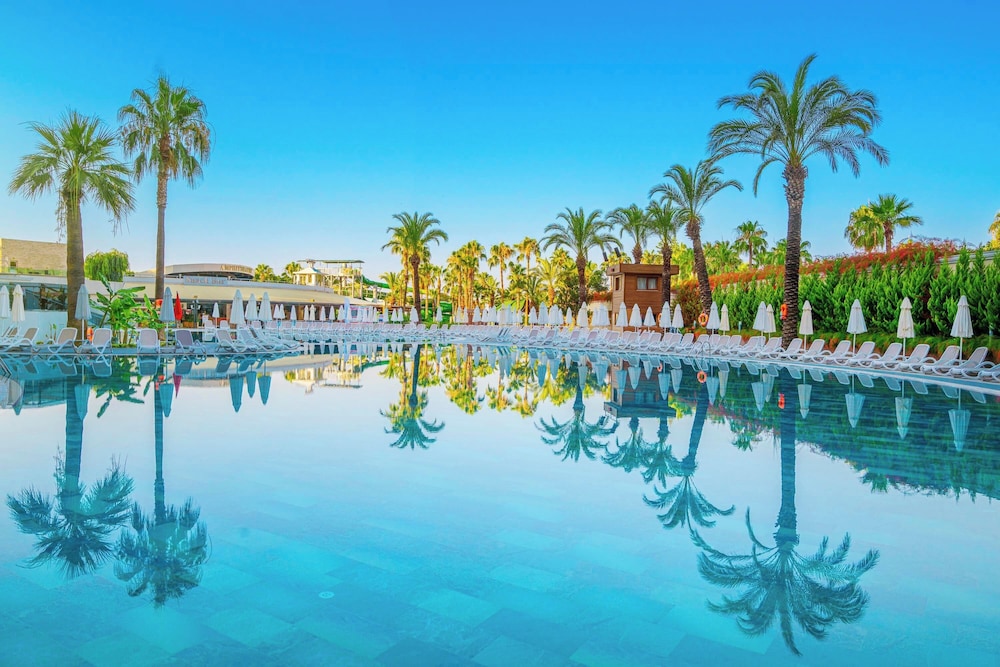 Leodikya Kirman Premium - Ultra All Inclusive — Swimming pool in Okurcalar