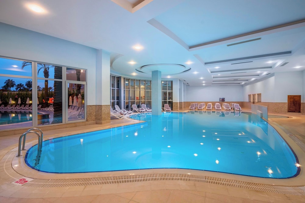 Leodikya Kirman Premium - Ultra All Inclusive — Swimming pool in Okurcalar
