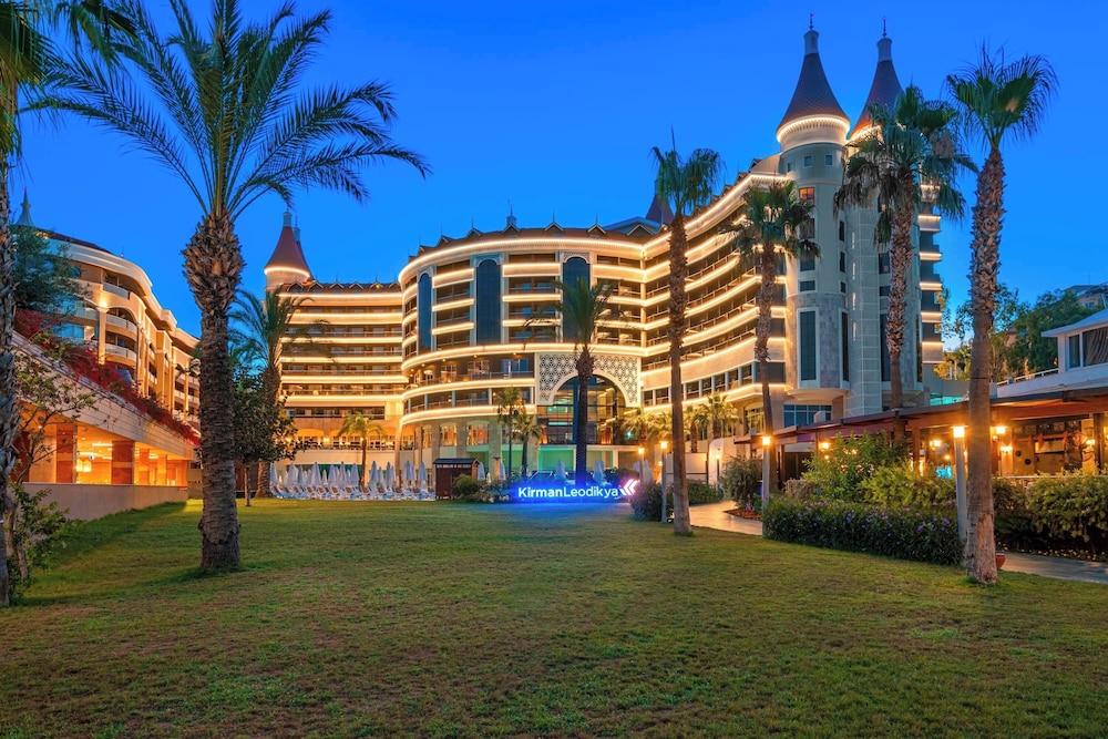 Leodikya Kirman Premium - Ultra All Inclusive — Hotel building in Okurcalar