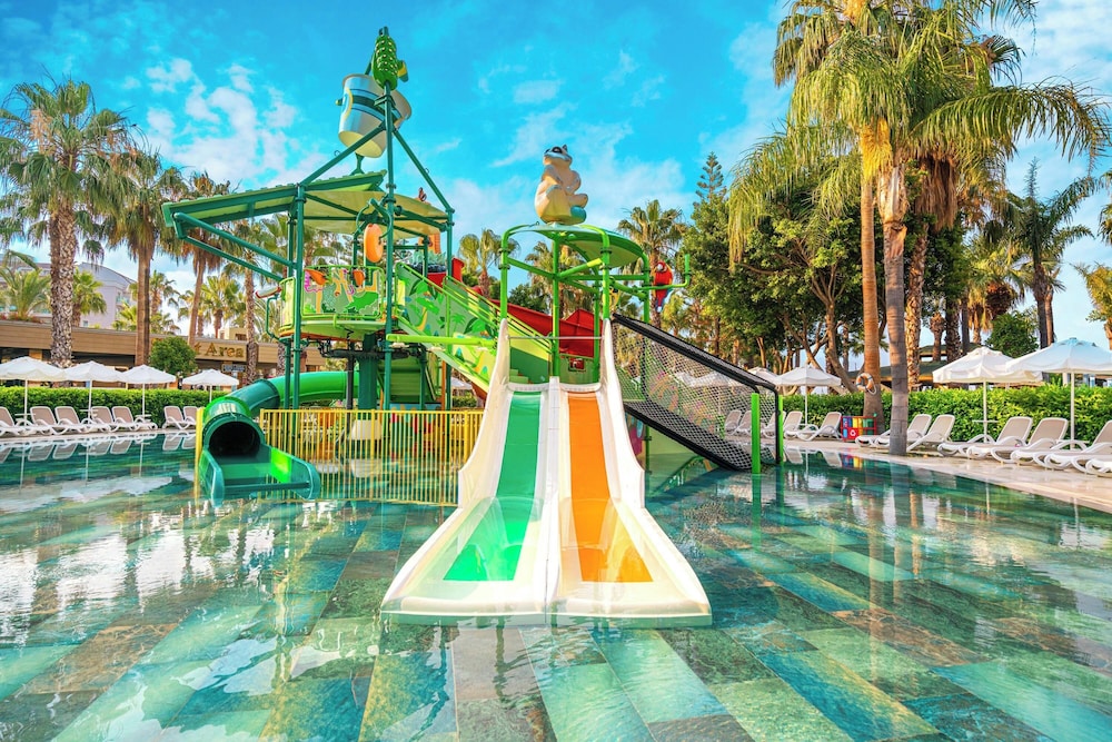 Leodikya Kirman Premium - Ultra All Inclusive — Swimming pool in Okurcalar