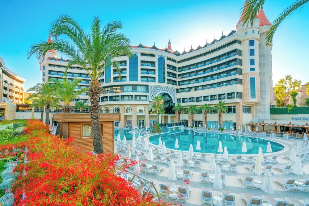 Leodikya Kirman Premium - Ultra All Inclusive — Hotel building in Okurcalar