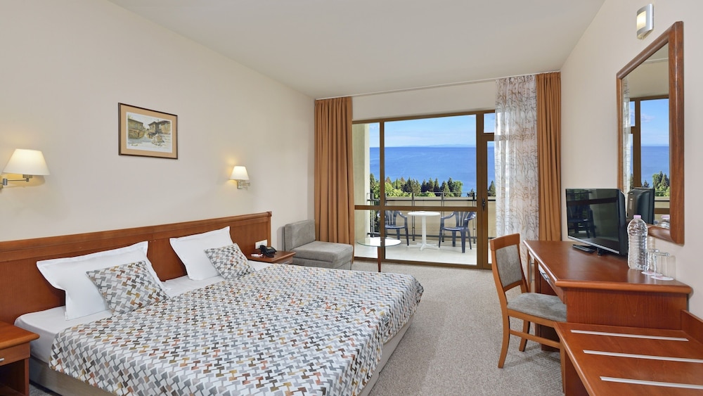 Sol Nessebar Mare — Hotel rooms in Nessebar, Burgas Region