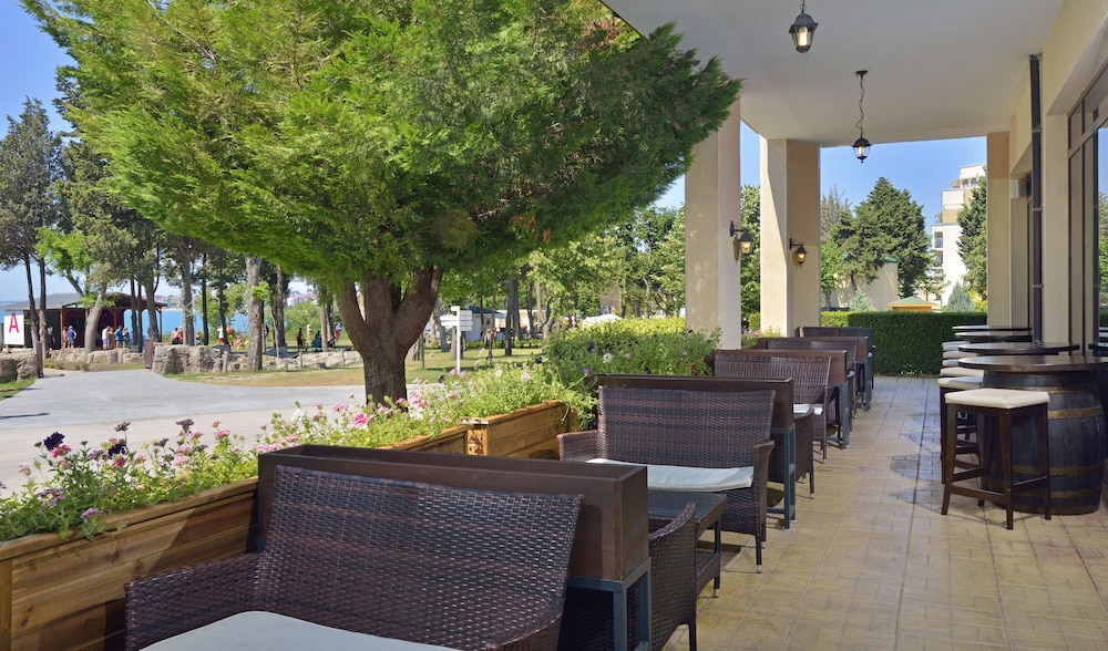Sol Nessebar Mare — Restaurant & bars in Nessebar, Burgas Region