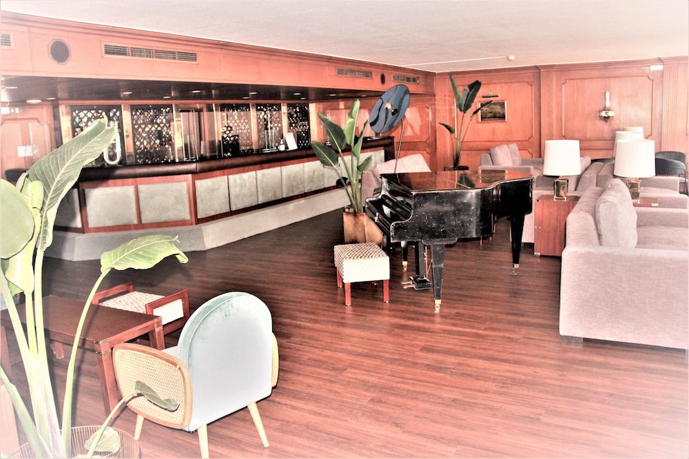 Vasco da Gama Hotel — Restaurant & bars in Monte Gordo, Faro