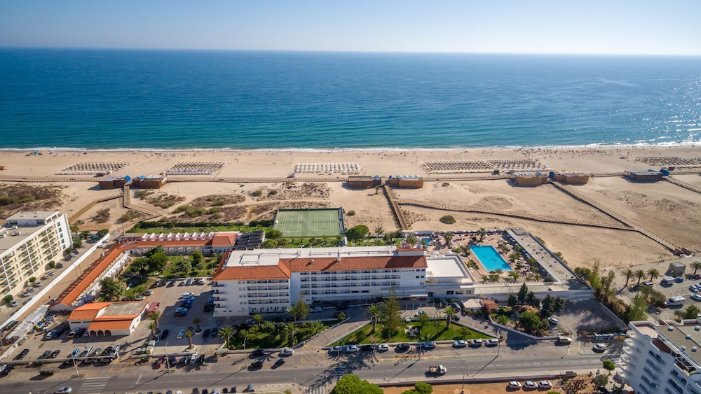 Vasco da Gama Hotel — Beach in Monte Gordo, Faro
