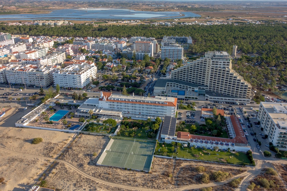 Vasco da Gama Hotel — Hotel building in Monte Gordo, Faro