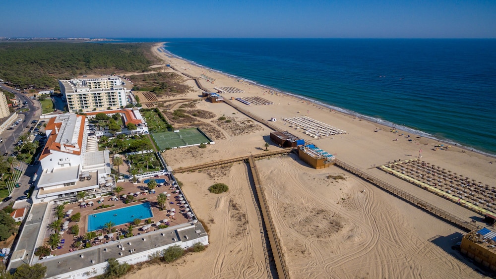 Vasco da Gama Hotel — Beach in Monte Gordo, Faro