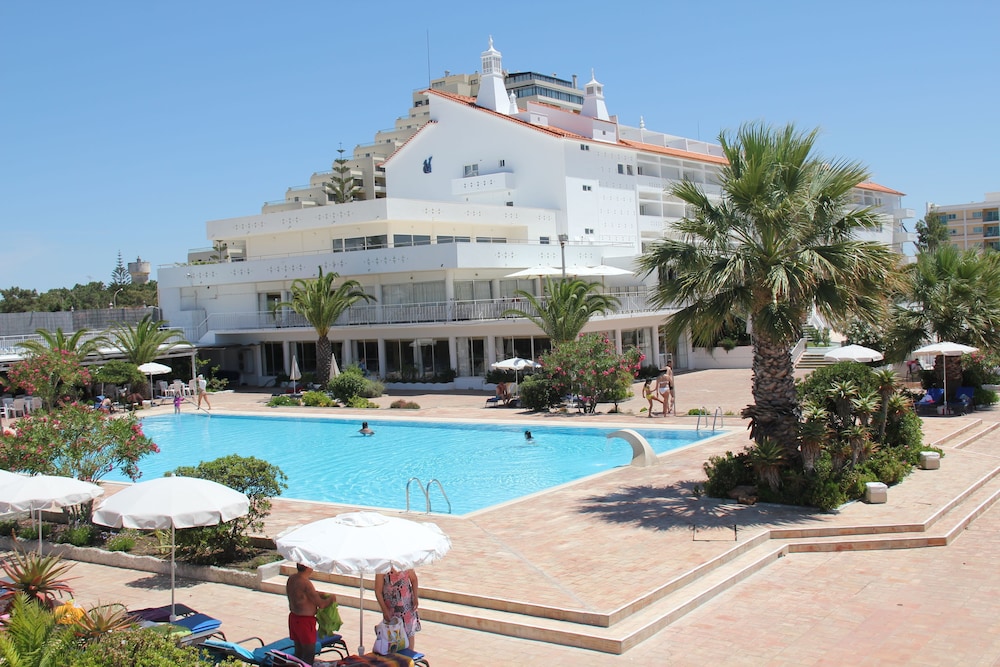 Vasco da Gama Hotel — Swimming pool in Monte Gordo, Faro