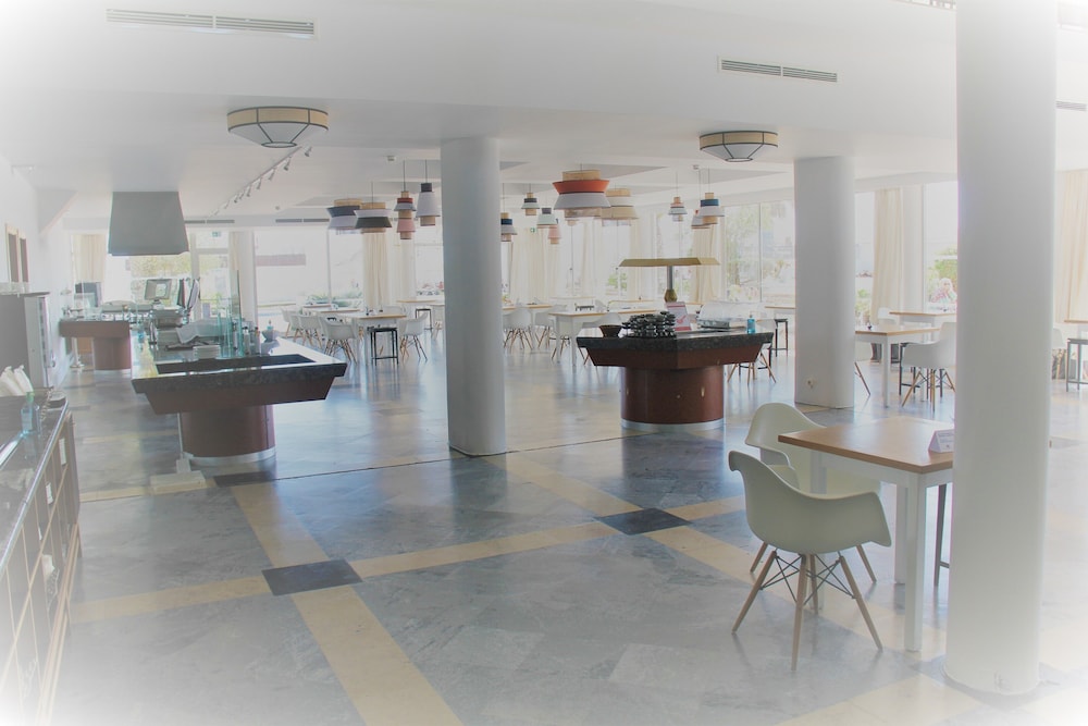 Vasco da Gama Hotel — Restaurant & bars in Monte Gordo, Faro