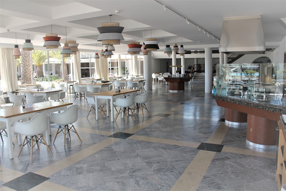 Vasco da Gama Hotel — Restaurant & bars in Monte Gordo, Faro