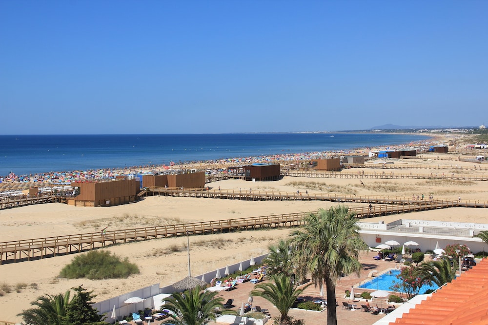 Vasco da Gama Hotel — Beach in Monte Gordo, Faro