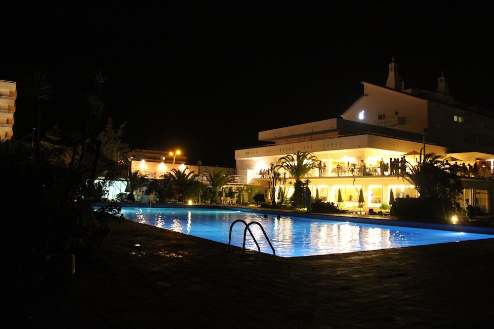 Vasco da Gama Hotel — Swimming pool in Monte Gordo, Faro