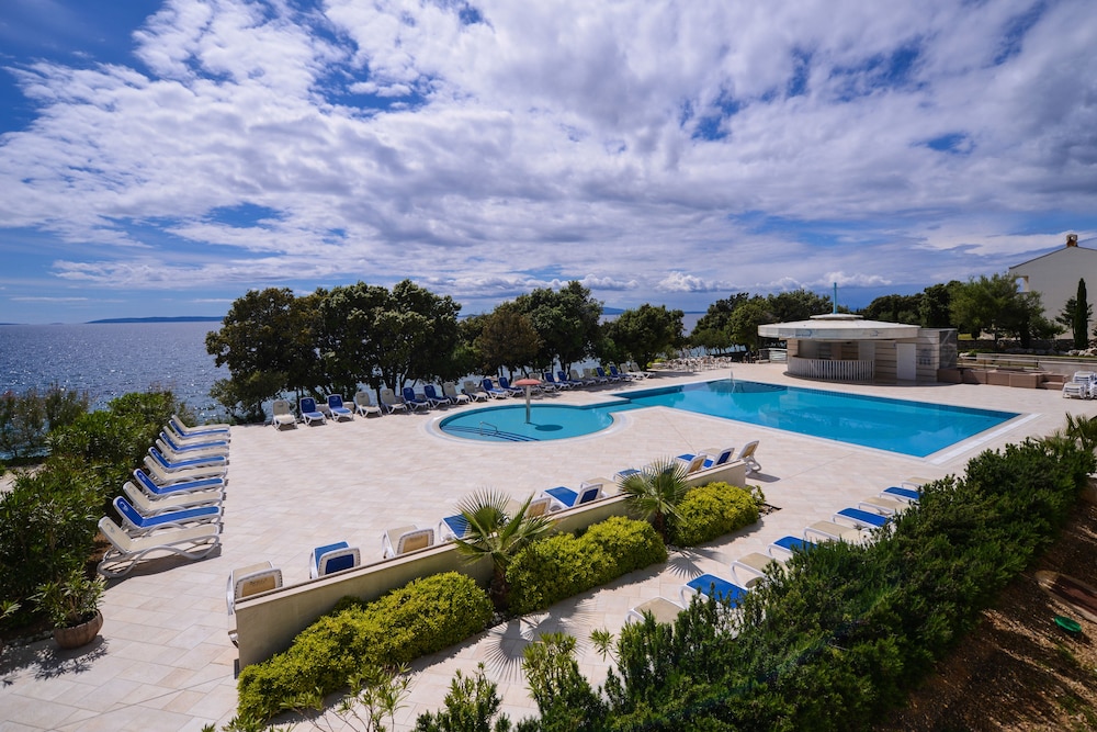 Family Hotel La Luna — Swimming pool in Novalja, Lika-Senj