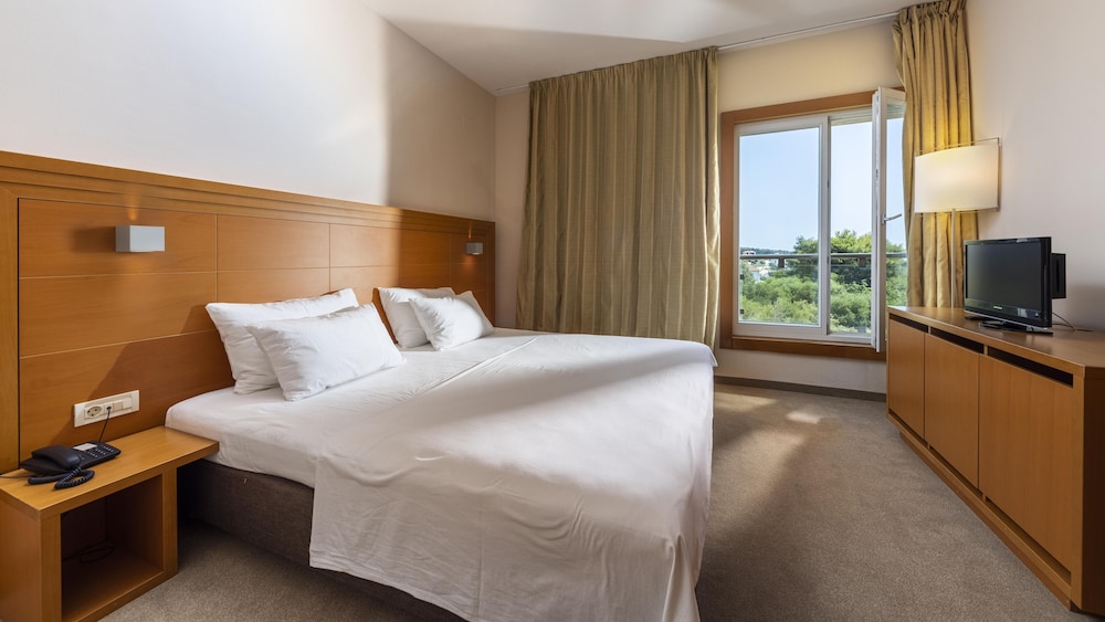 Family Hotel La Luna — Hotel rooms in Novalja, Lika-Senj