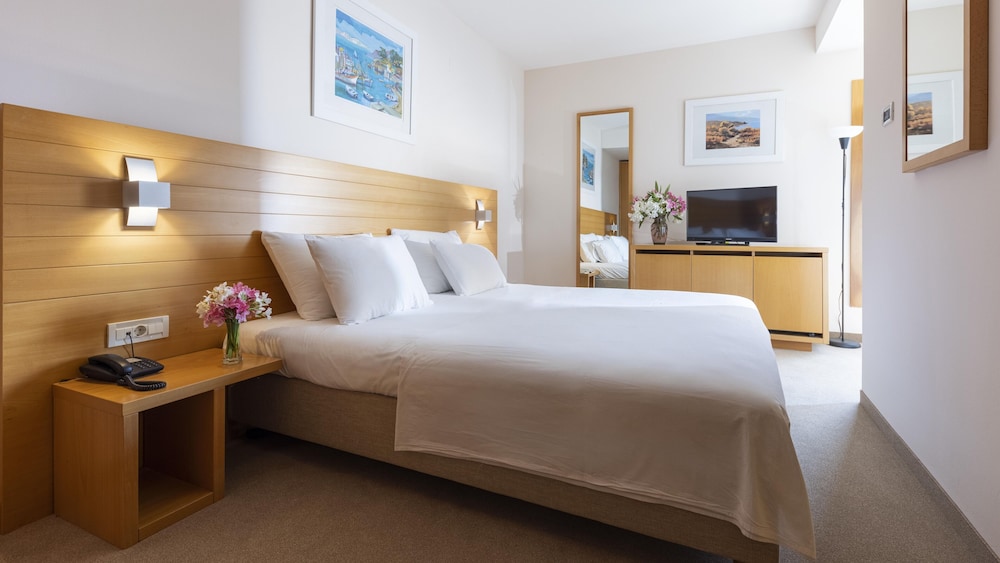 Family Hotel La Luna — Hotel rooms in Novalja, Lika-Senj