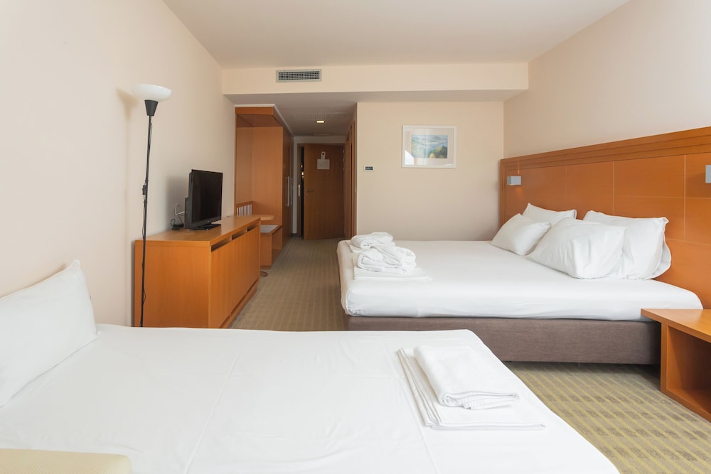 Family Hotel La Luna — Hotel rooms in Novalja, Lika-Senj