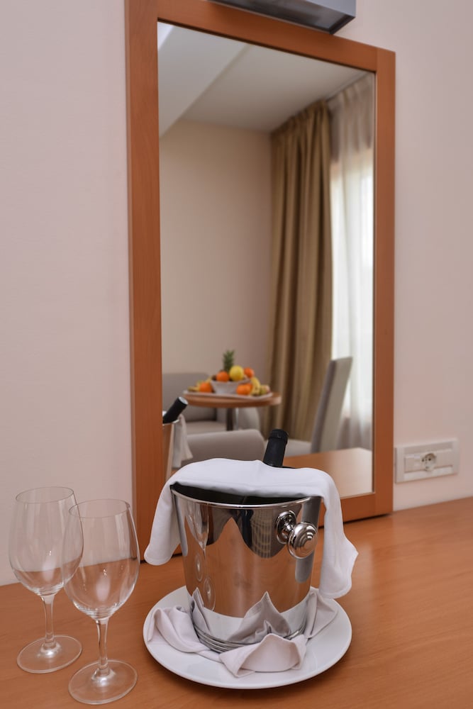 Family Hotel La Luna — Hotel rooms in Novalja, Lika-Senj