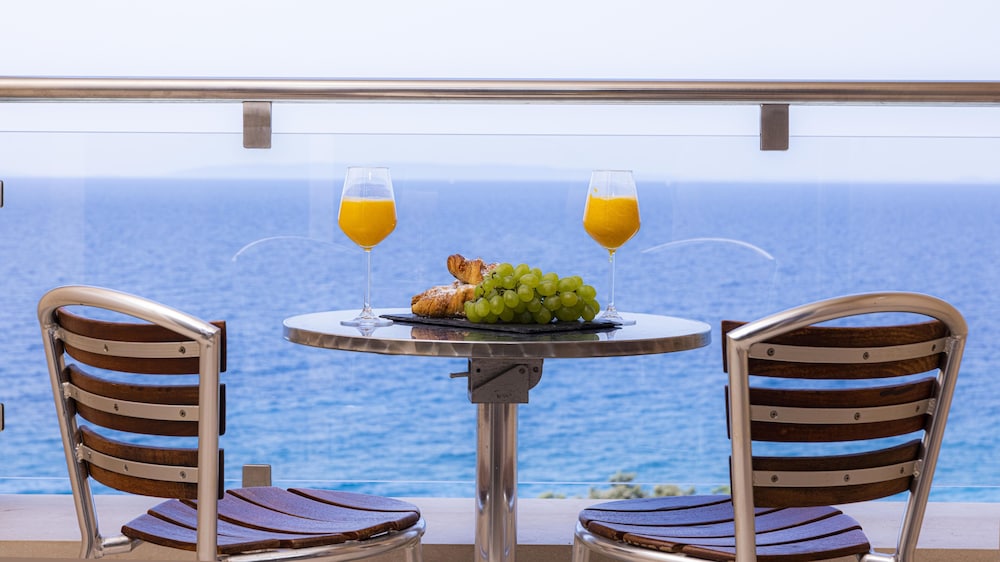 Family Hotel La Luna — Restaurant & bars in Novalja, Lika-Senj
