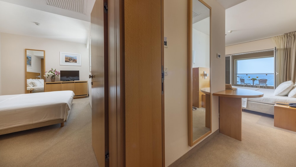 Family Hotel La Luna — Hotel rooms in Novalja, Lika-Senj