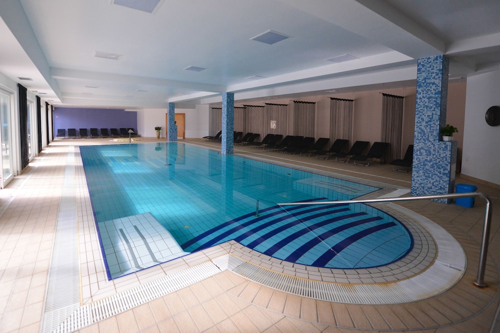 Family Hotel La Luna — Swimming pool in Novalja, Lika-Senj