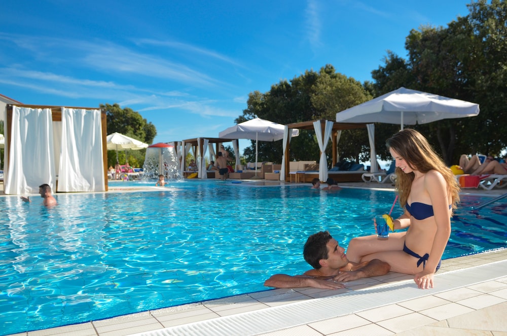 Family Hotel La Luna — Swimming pool in Novalja, Lika-Senj