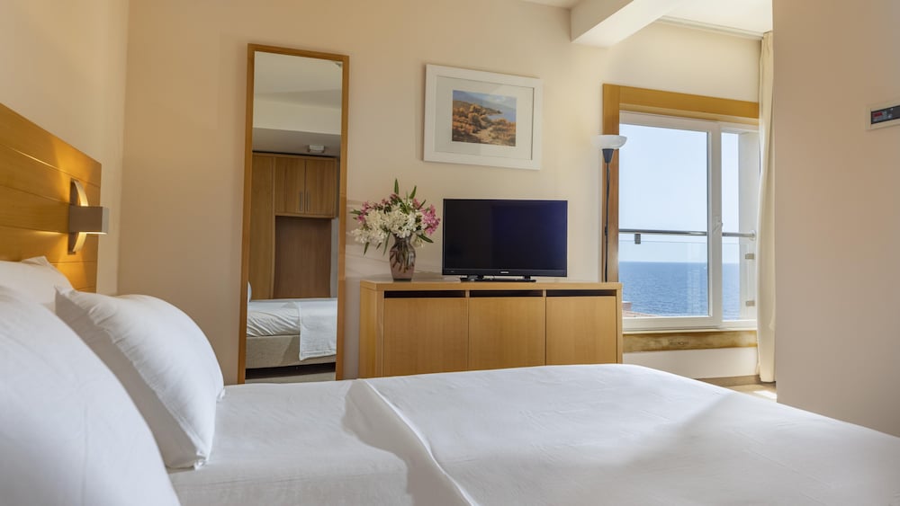 Family Hotel La Luna — Hotel rooms in Novalja, Lika-Senj