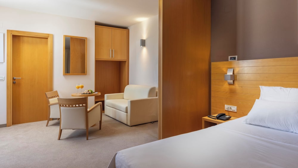 Family Hotel La Luna — Hotel rooms in Novalja, Lika-Senj