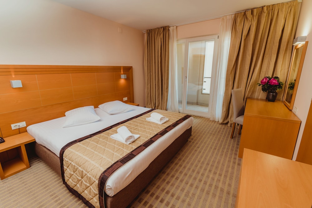 Family Hotel La Luna — Hotel rooms in Novalja, Lika-Senj