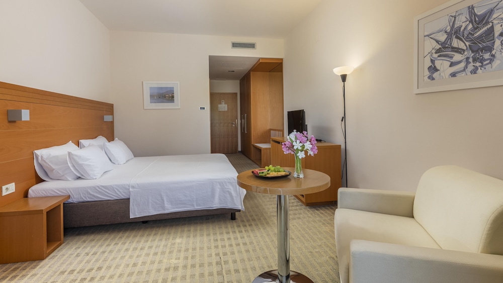 Family Hotel La Luna — Hotel rooms in Novalja, Lika-Senj