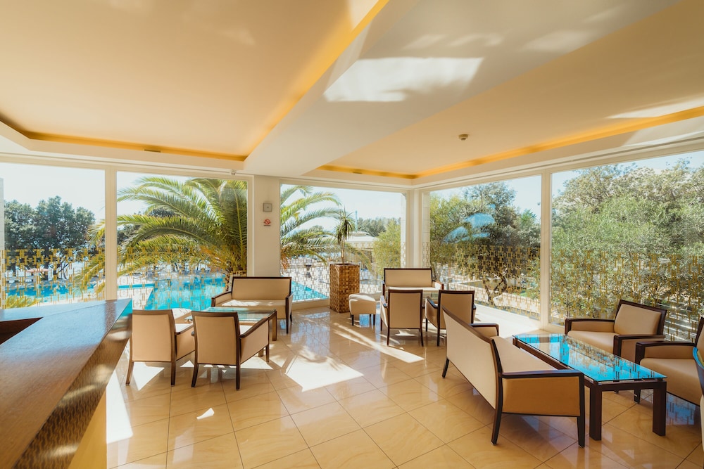 Family Hotel La Luna — Swimming pool in Novalja, Lika-Senj
