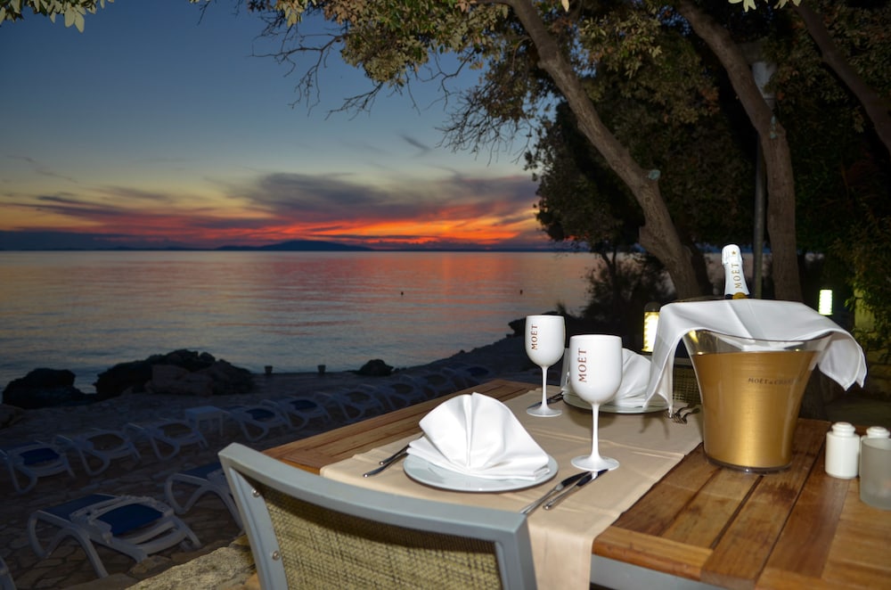 Family Hotel La Luna — Restaurant & bars in Novalja, Lika-Senj