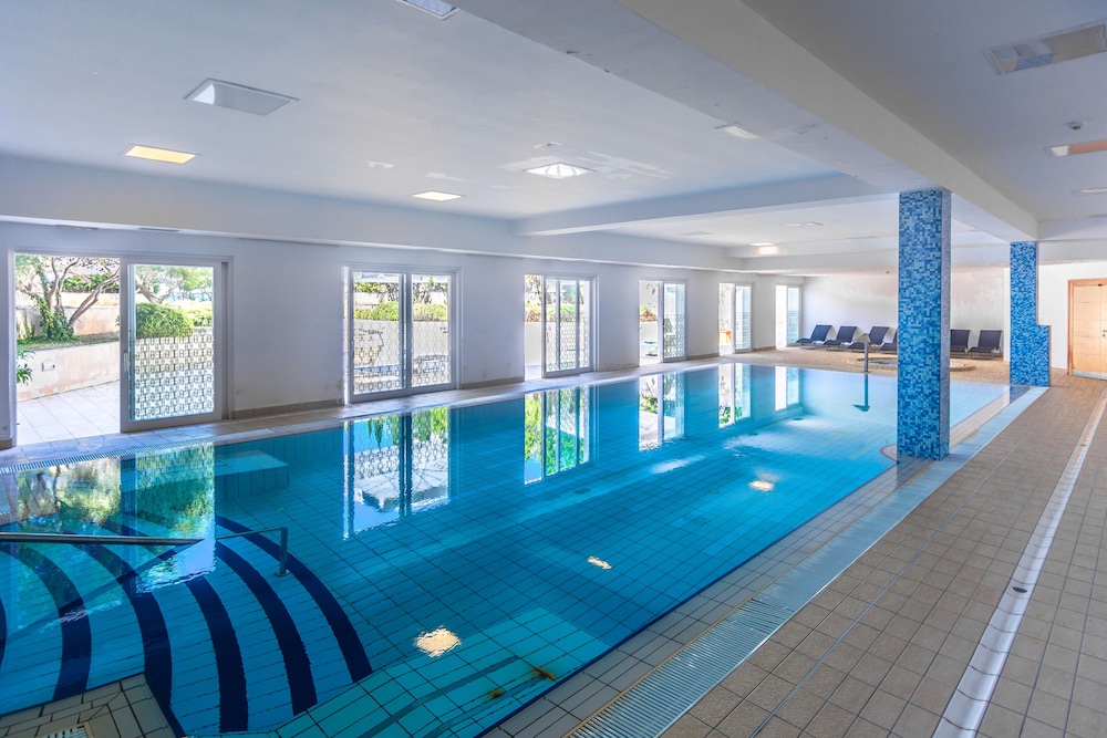 Family Hotel La Luna — Swimming pool in Novalja, Lika-Senj