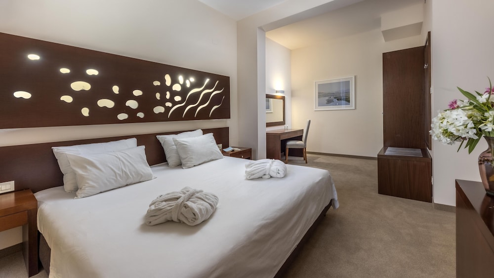 Family Hotel La Luna — Hotel rooms in Novalja, Lika-Senj