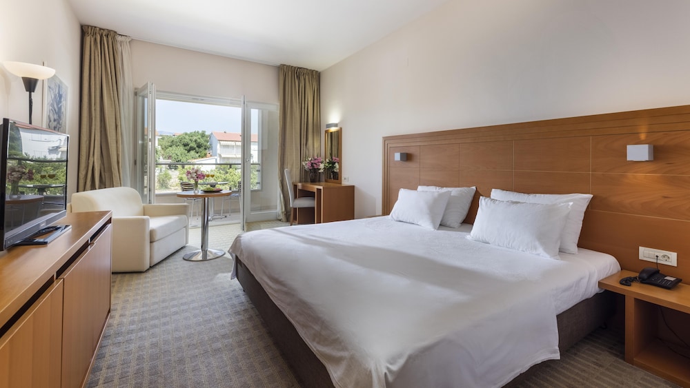 Family Hotel La Luna — Hotel rooms in Novalja, Lika-Senj