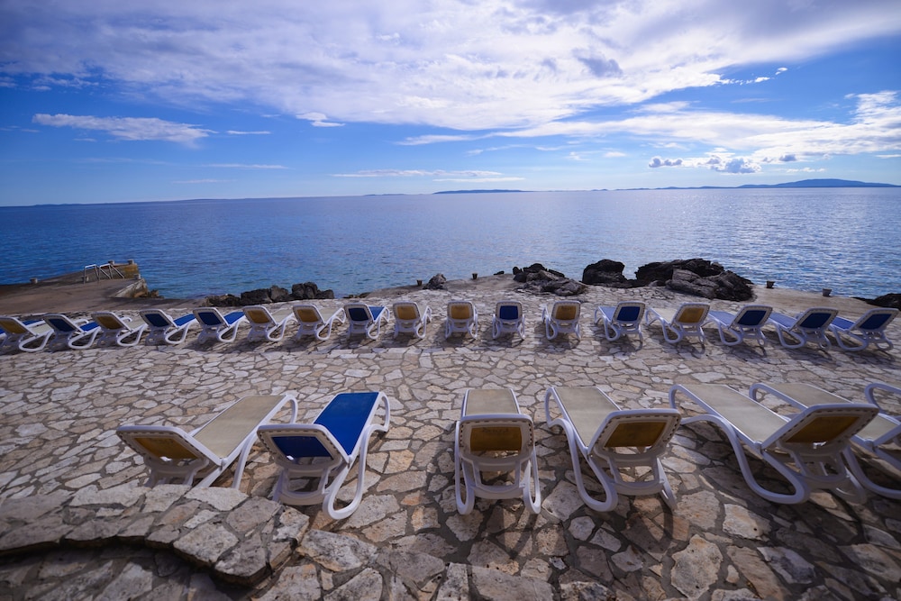 Family Hotel La Luna — Beach in Novalja, Lika-Senj