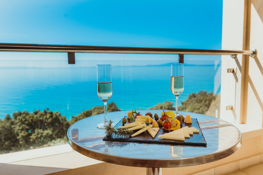 Family Hotel La Luna — Restaurant & bars in Novalja, Lika-Senj