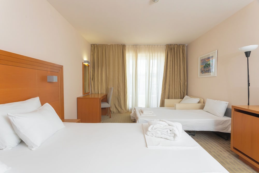 Family Hotel La Luna — Hotel rooms in Novalja, Lika-Senj