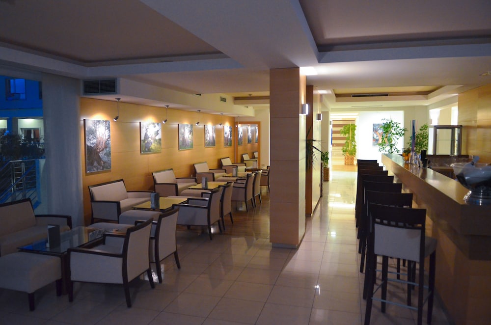 Family Hotel La Luna — Restaurant & bars in Novalja, Lika-Senj