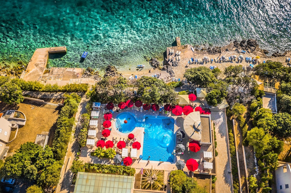 Family Hotel La Luna — Main photo in Novalja, Lika-Senj