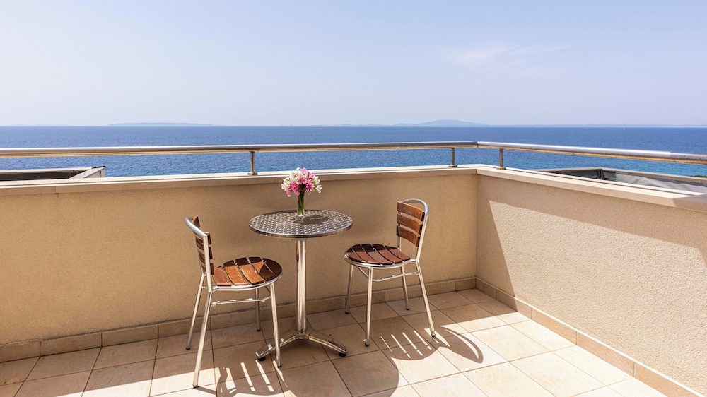 Family Hotel La Luna — Hotel rooms in Novalja, Lika-Senj
