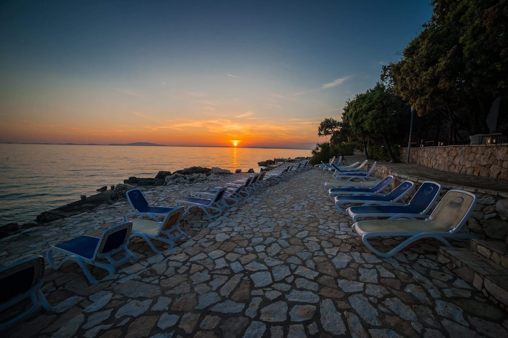 Family Hotel La Luna — Beach in Novalja, Lika-Senj