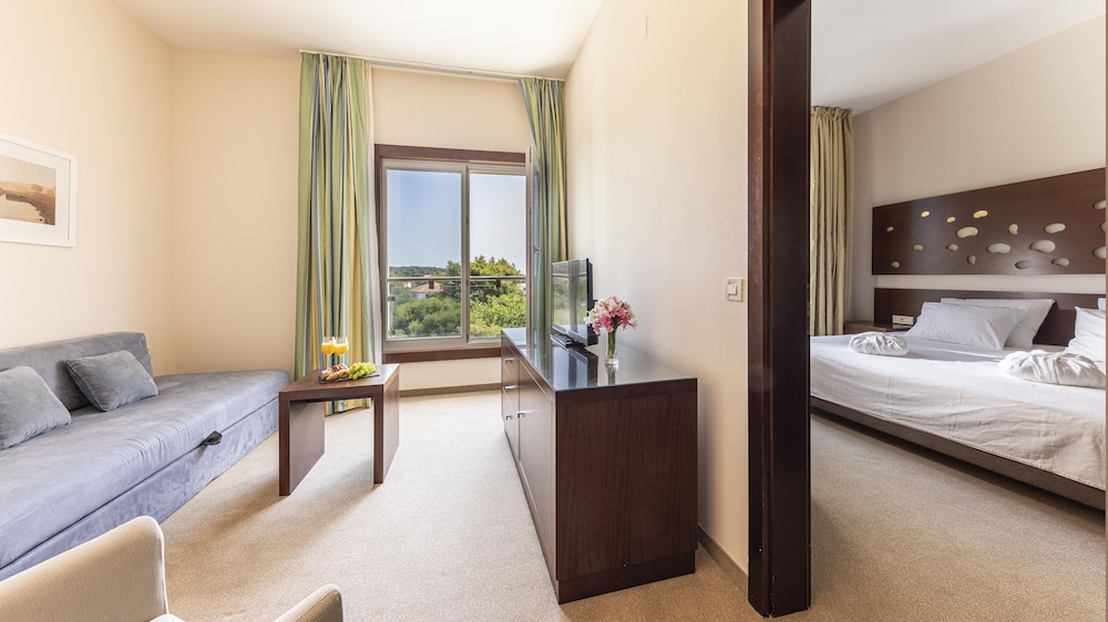 Family Hotel La Luna — Hotel rooms in Novalja, Lika-Senj