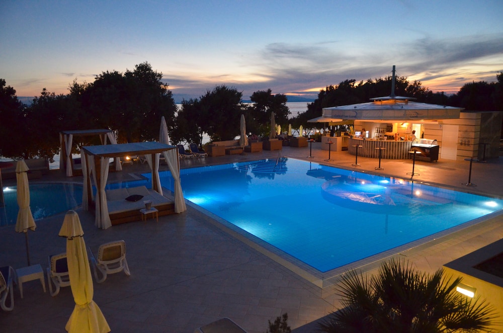 Family Hotel La Luna — Swimming pool in Novalja, Lika-Senj