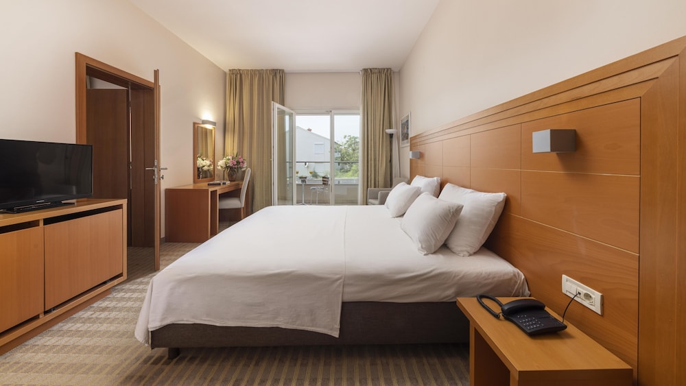 Family Hotel La Luna — Hotel rooms in Novalja, Lika-Senj