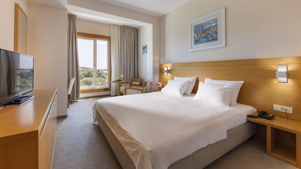 Family Hotel La Luna — Hotel rooms in Novalja, Lika-Senj